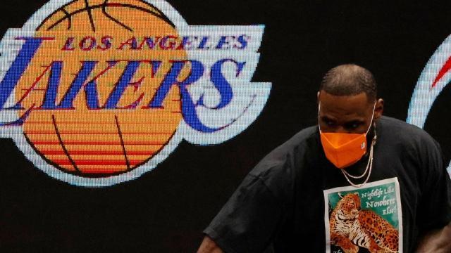 世界杯直播软件-浓眉哥状态已重新拉满 勒布朗何时才能王者归来?