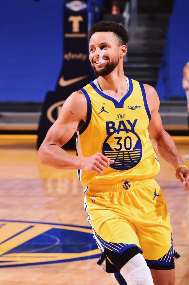 世界杯手机观看-62分!库里重启日天模式!勇士想赢球这并非最优解